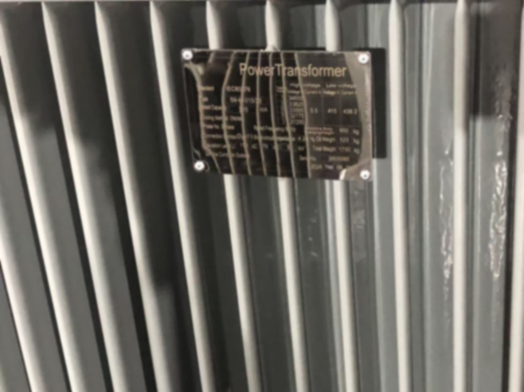 Ce reprezintă parametrii de pe plăcuța de identificare a transformatorului?